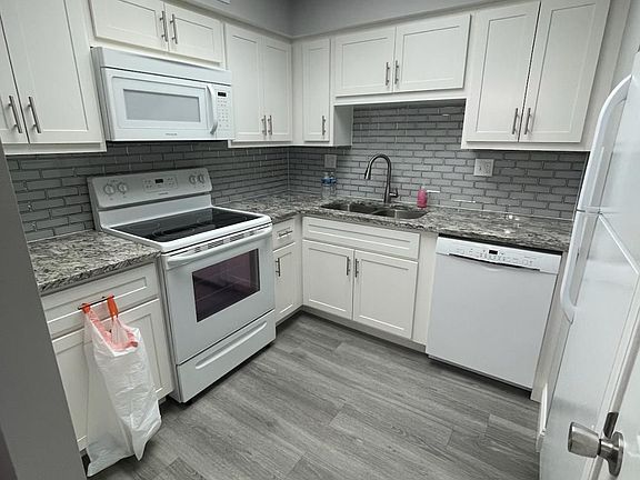 2nd image of 2550 Coppergate Square Dr APT E