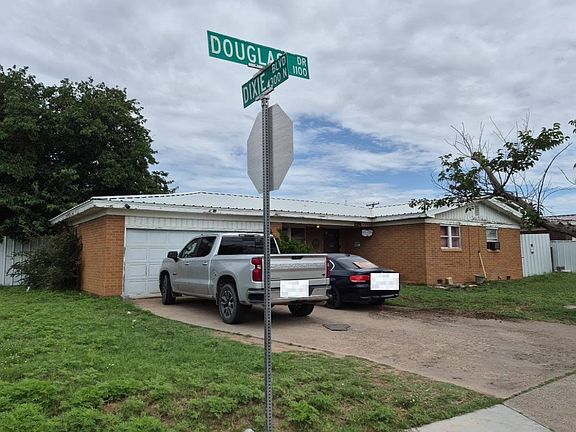 3rd image of 1101 Douglas Dr