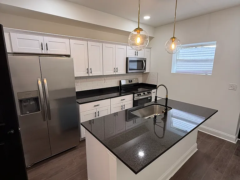 2609 E Monument St — Photo 6