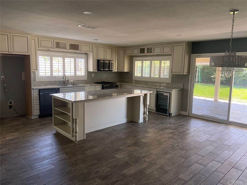 1st image of 109 W Bermuda Dunes Ct