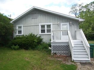 204 Woodland Dr, Round Lake Beach, IL 60073
