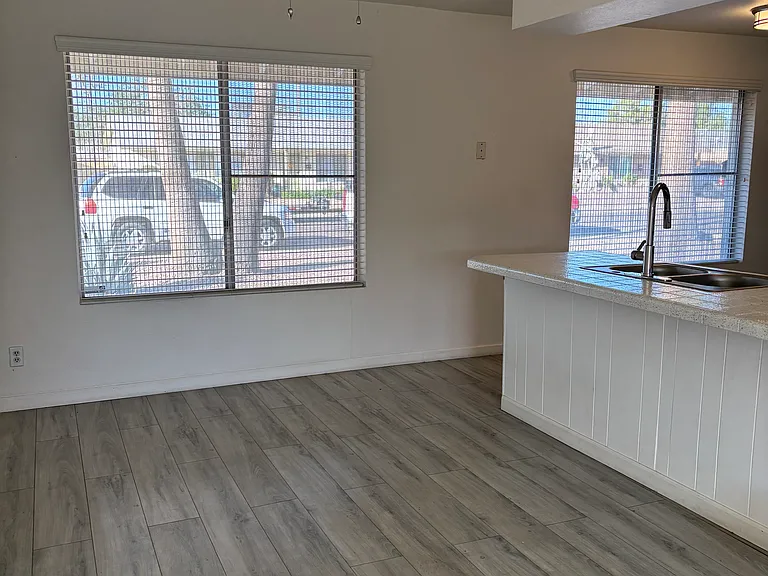 2318 W Sunnyside Ave — Photo 13