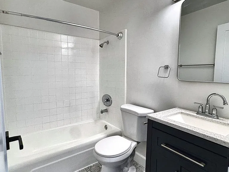 840 W 52nd St — Photo 7