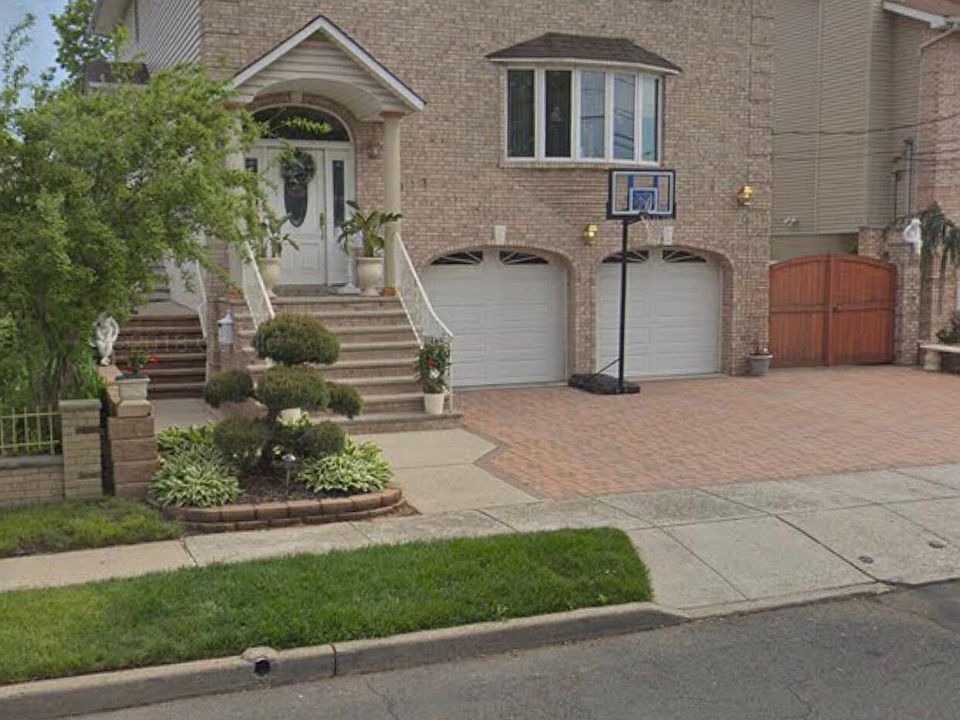 Front view of home