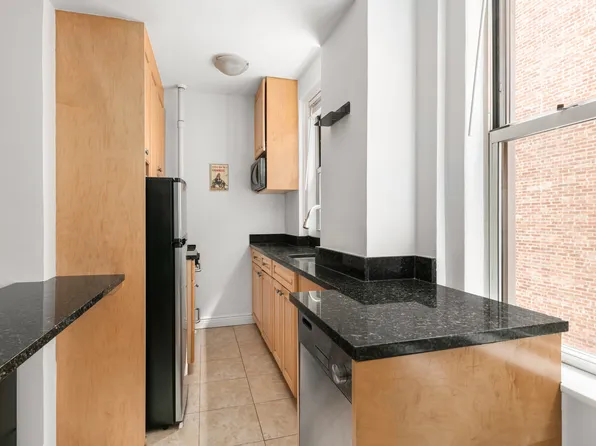 333 East 43rd Street 709 image 3 of 15