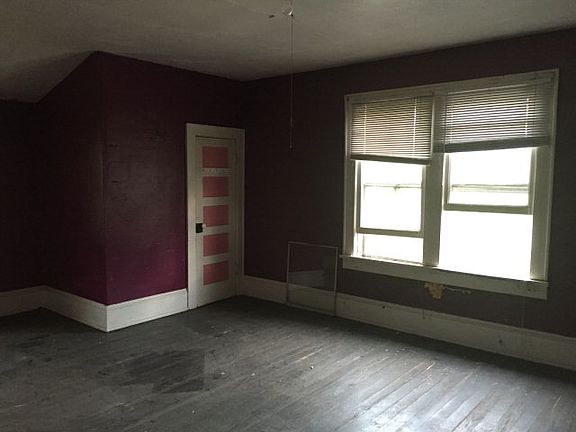 2nd image of 102 Stinger Dr