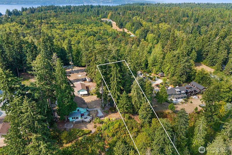 5th image of 2689 SE Camano Drive