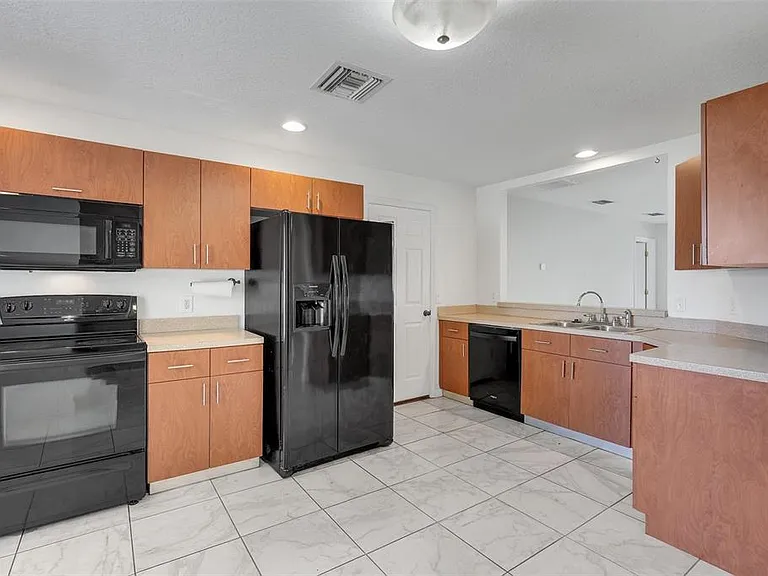 810 Valnera Ct — Photo 8