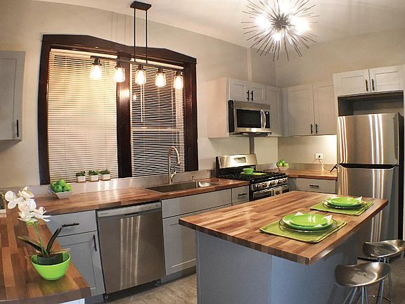 3rd image of 912 N Richmond St #1F