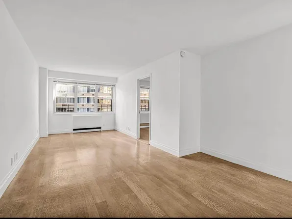 400 East 54th Street image 1 of 5