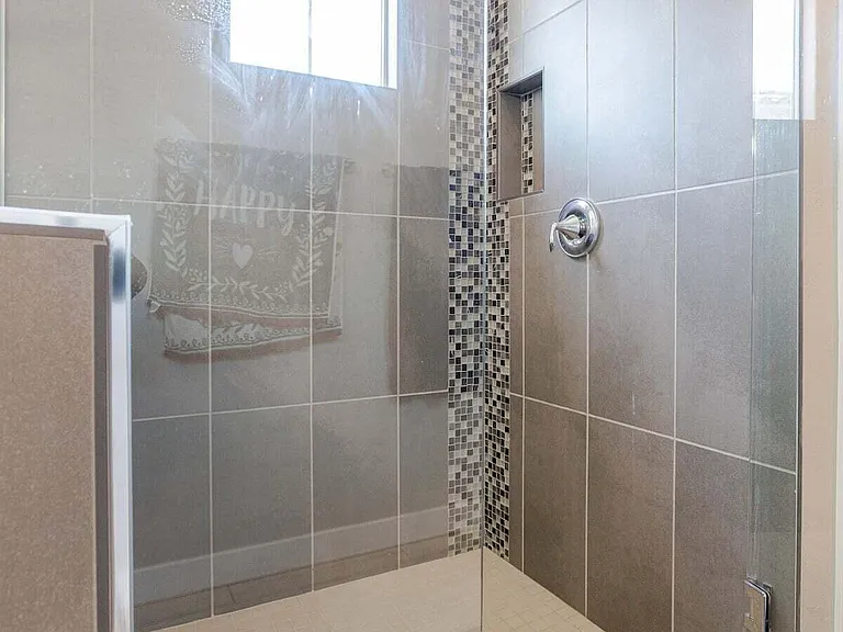7043 E Portland St — Photo 27