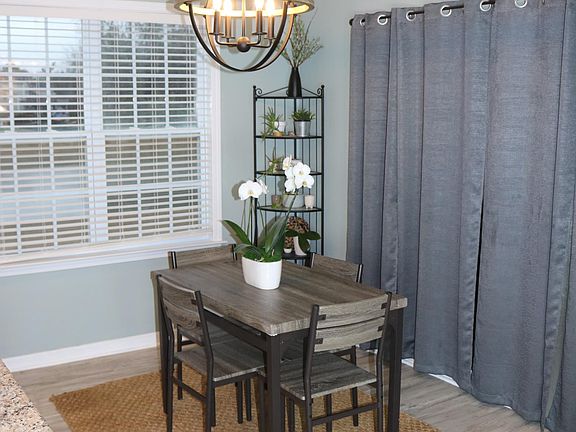 5th image of 526 Mountain Laurel Cir