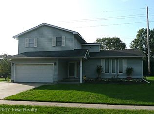 1706 W Larson St, Knoxville, IA 50138