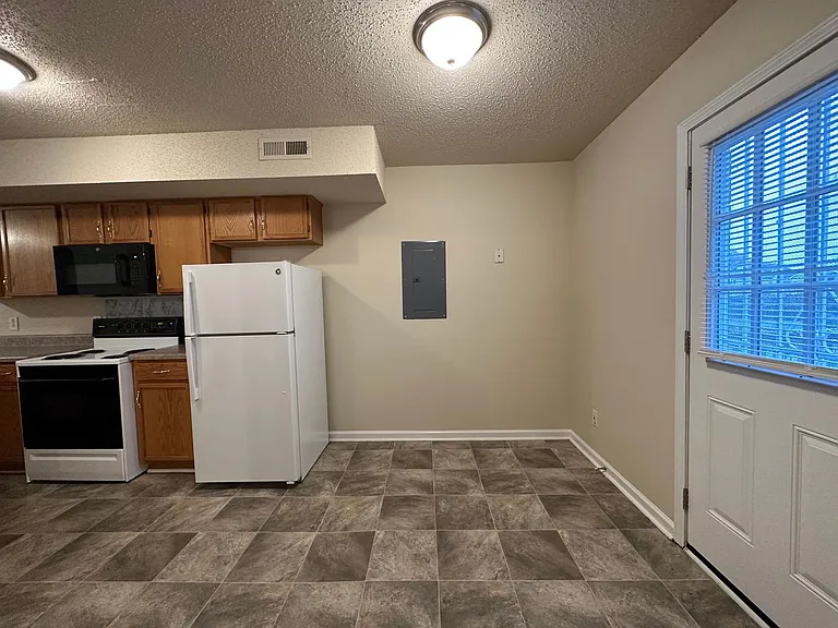 Jockey Drive-3822 — Photo 11