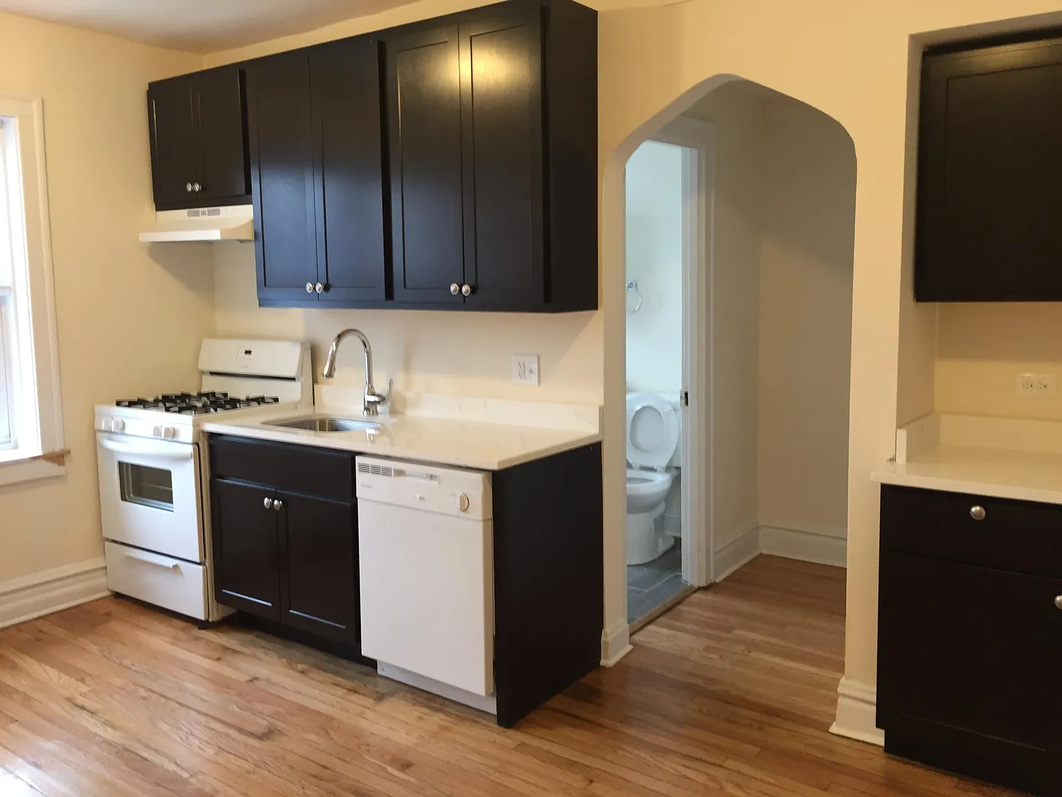 Studio, $1,850 — Photo 3