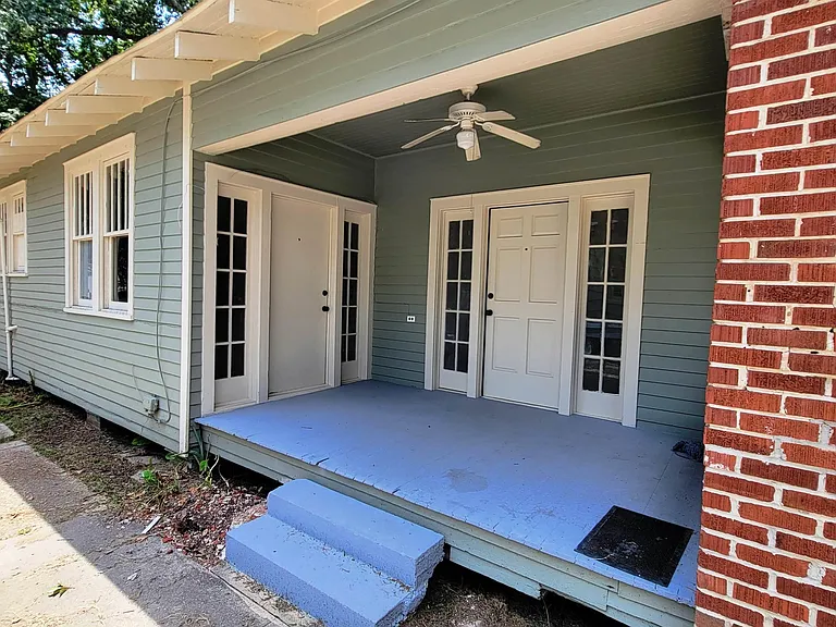 342 E State St — Photo 3