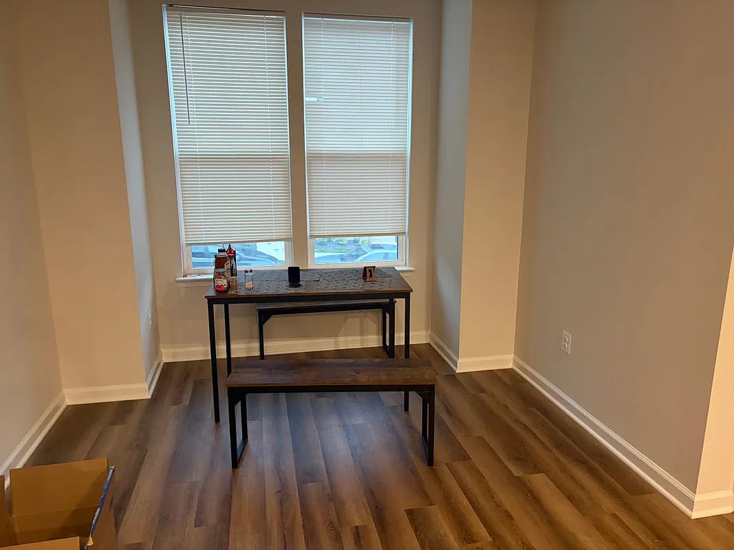 1 bed, 1.0 bath, 2031 sqft, $1,050 — Photo 4