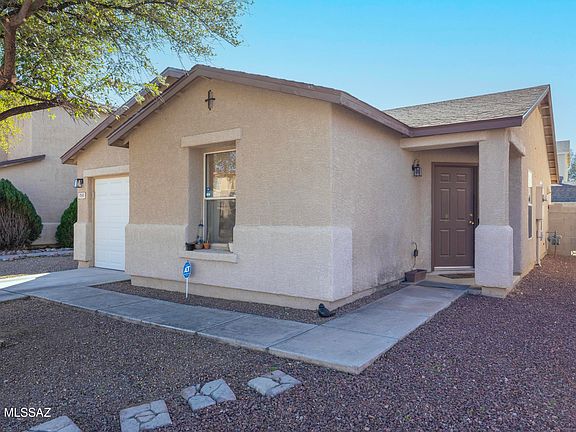 2nd image of 1562 E Monrovia Pl