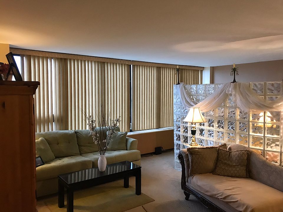 1st image of 3930 N Pine Grove Ave APT 2102