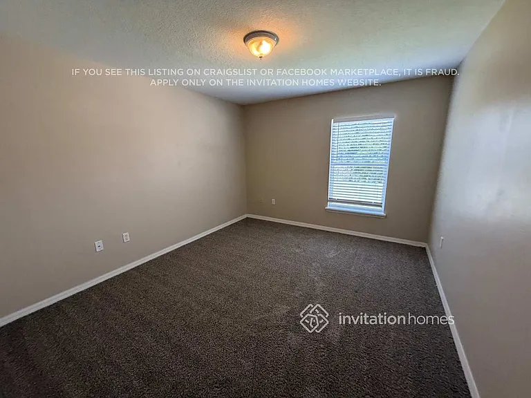 1129 Hacienda Cir — Photo 16