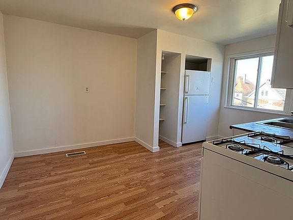 4th image of 133 E 20th Ave Floor 2