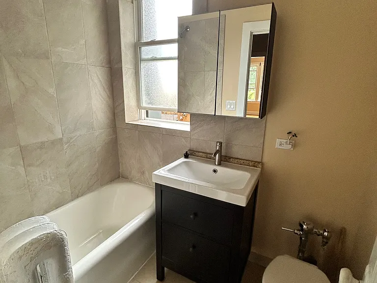 2240 W Sunnyside Ave #2 — Photo 8