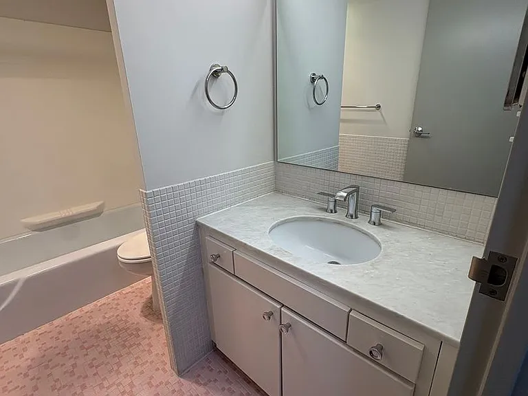 Sky Park Apartments — Photo 7