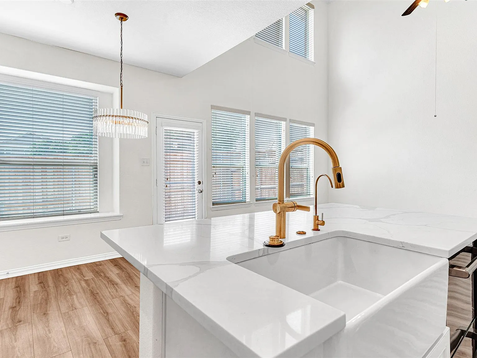 3 bed, 1929 sqft, $3,000 — Photo 4