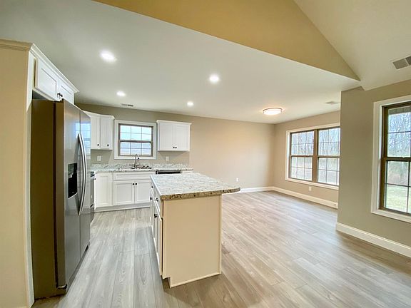 4th image of 617 McKala Ln