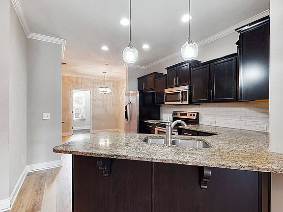 5th image of 614 Cobert Ln