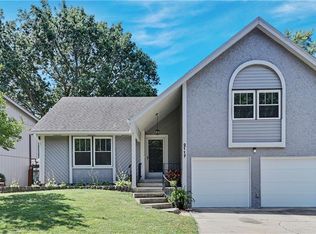 2117 E Arrowhead Cir, Olathe, KS 66062