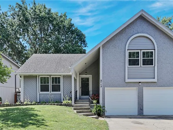 2117 E Arrowhead Cir, Olathe, KS 66062
