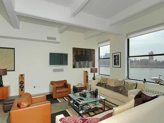 Sold by Sotheby's International Realty | media 22