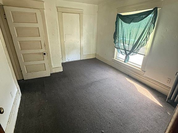 2nd image of 904 Seymour Ave