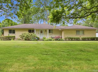 31737 Bella Vista Dr, Farmington Hills, MI 48334