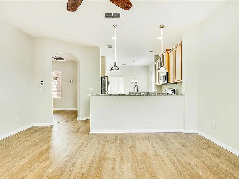 2920 Willow Creek Ln — Photo 20