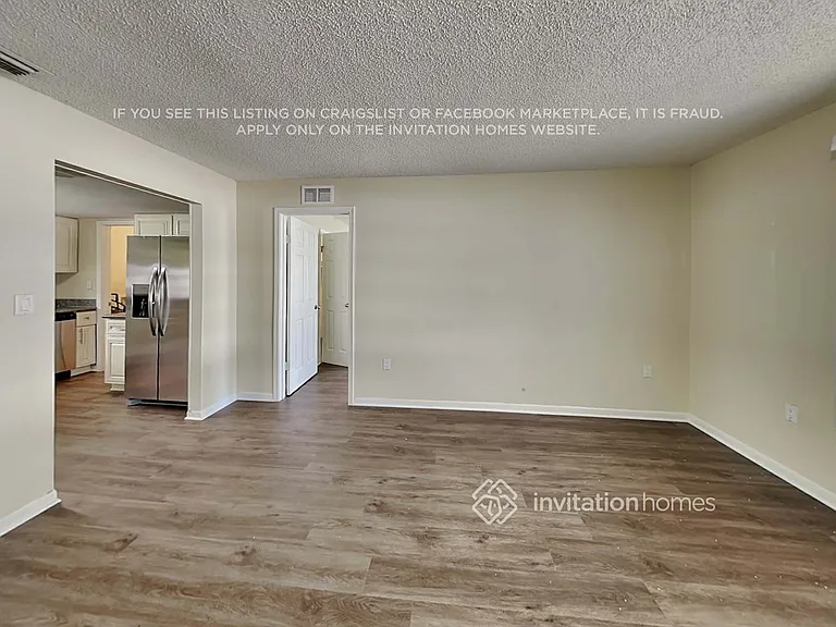1904 SW 96th Ave — Photo 5