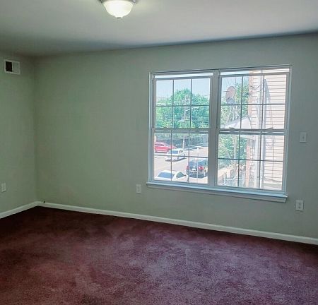 4th image of 437 S 10th St Floor 1