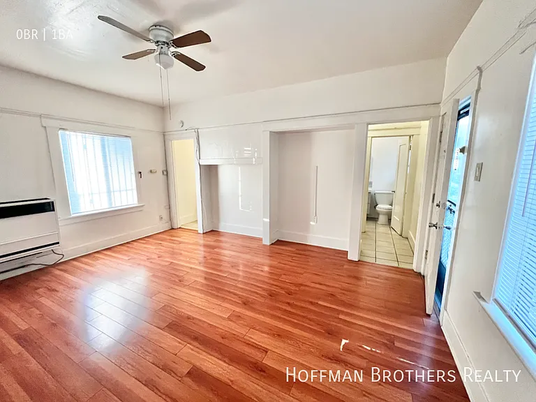 324 E Esther St #7 — Photo 3