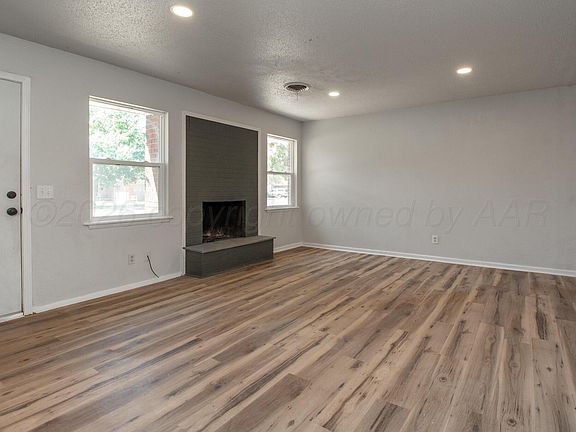2nd image of 1323 Smiley St