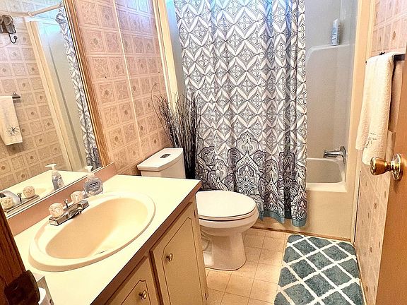 5th image of 1716 Conifer Ave #37