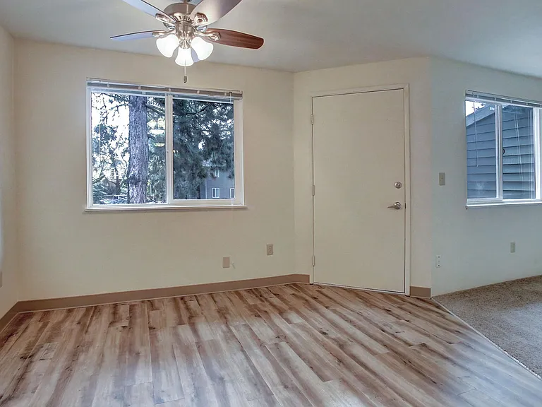 Highland Hills Apartments — Photo 11