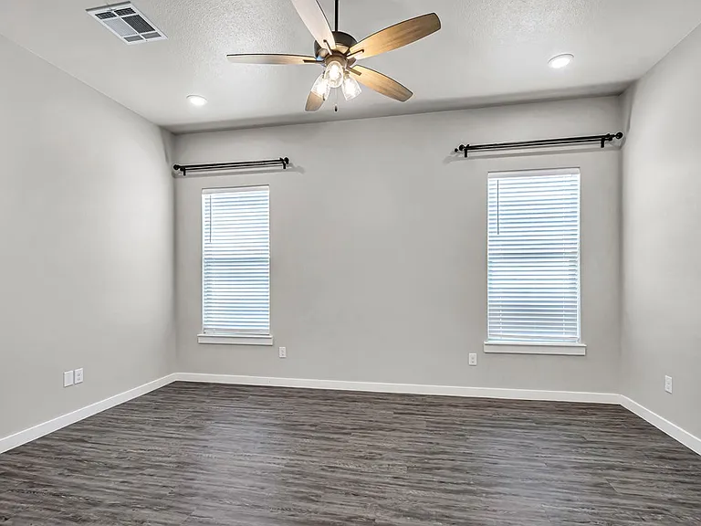 5910 Purtis Creek Dr — Photo 22