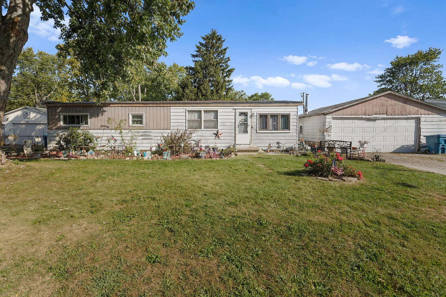 604 W Park St photo 1