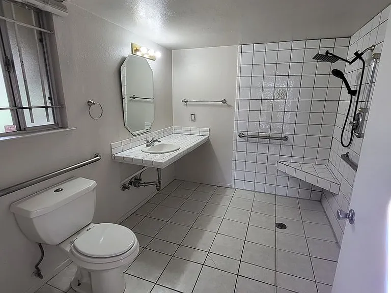 5215 Bayview Ave — Photo 10