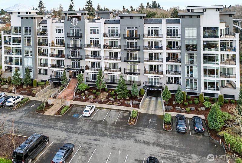 3rd image of 320 E 32nd Street #505