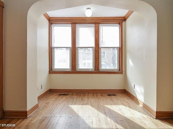 4th image of 3714 W Cullom Ave #1