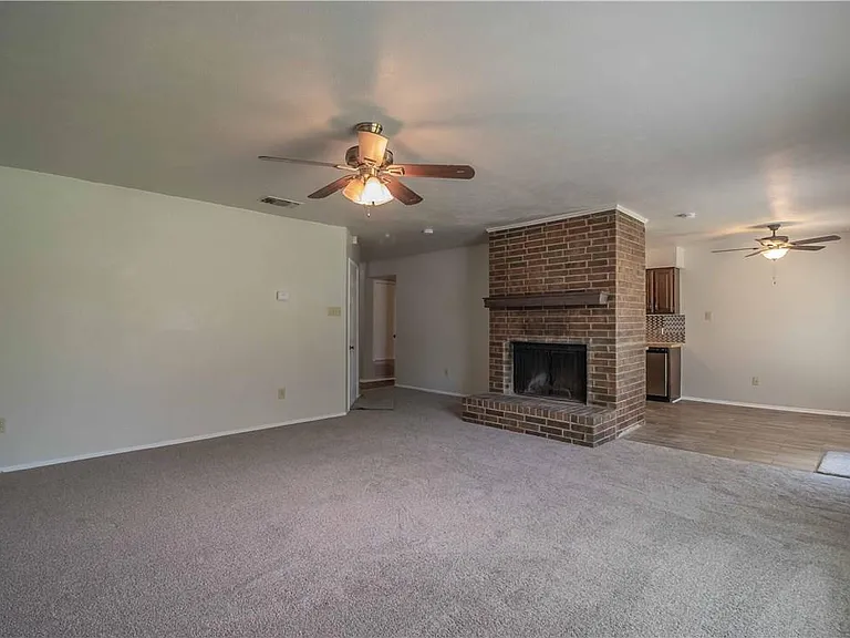 711 Edgemont Pl — Photo 9