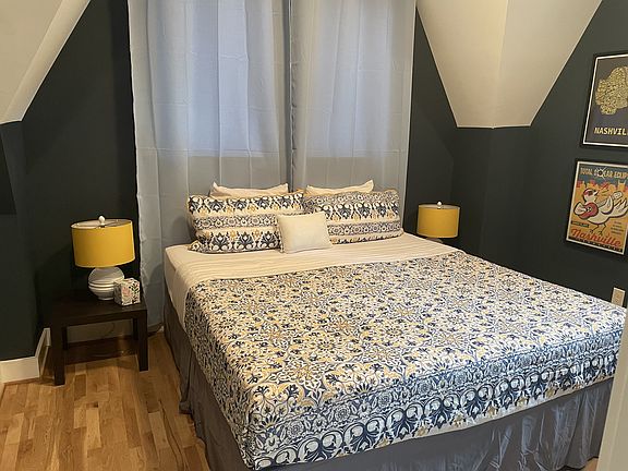 Kind Bedroom