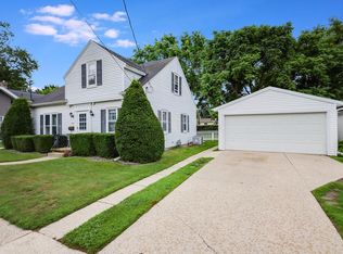 1207 Huron St, Manitowoc, WI 54220